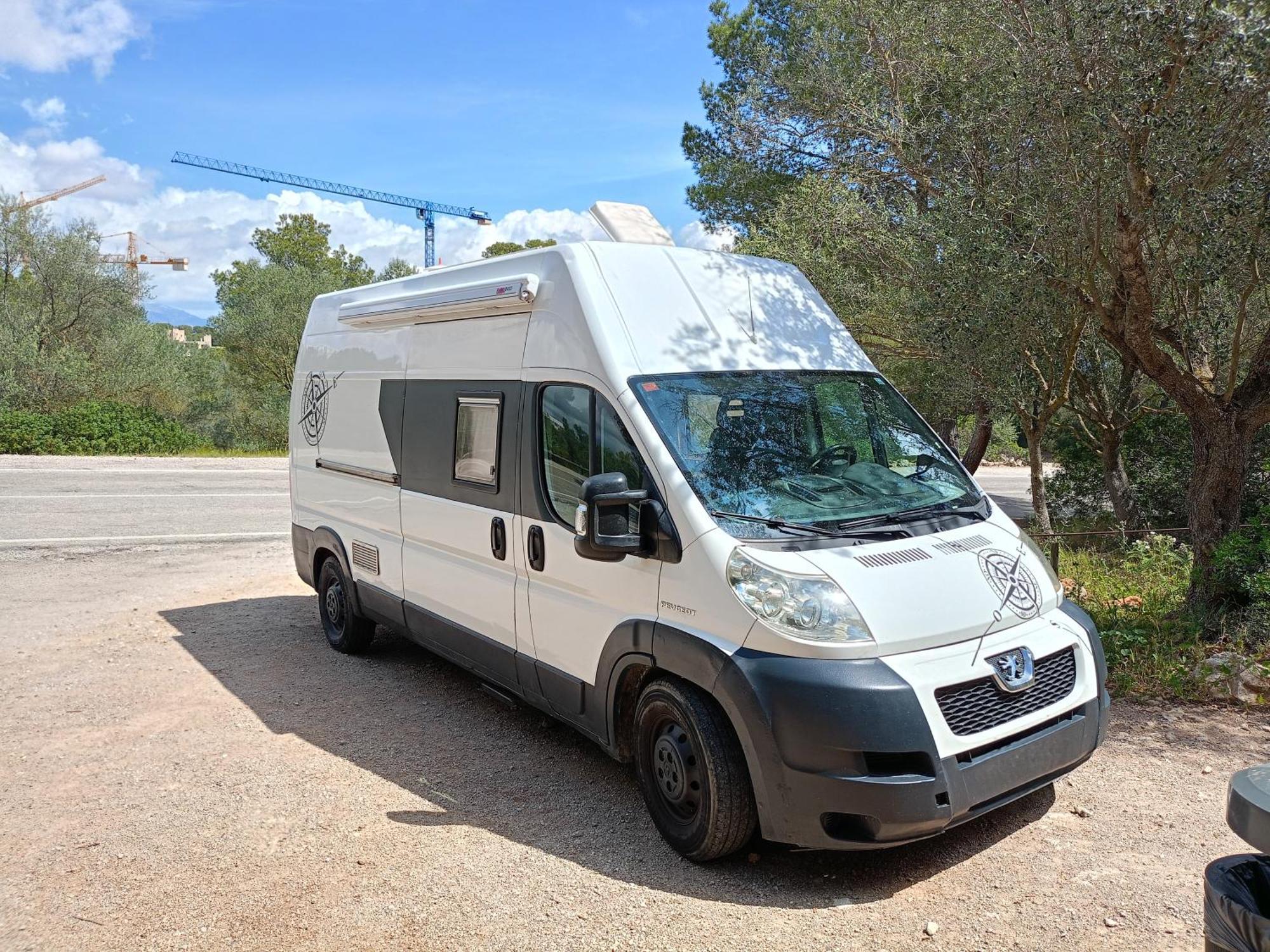 CAMPER GRAN VOLUMEN ≡ Palma de Mallorca, Spain ≡ Lowest